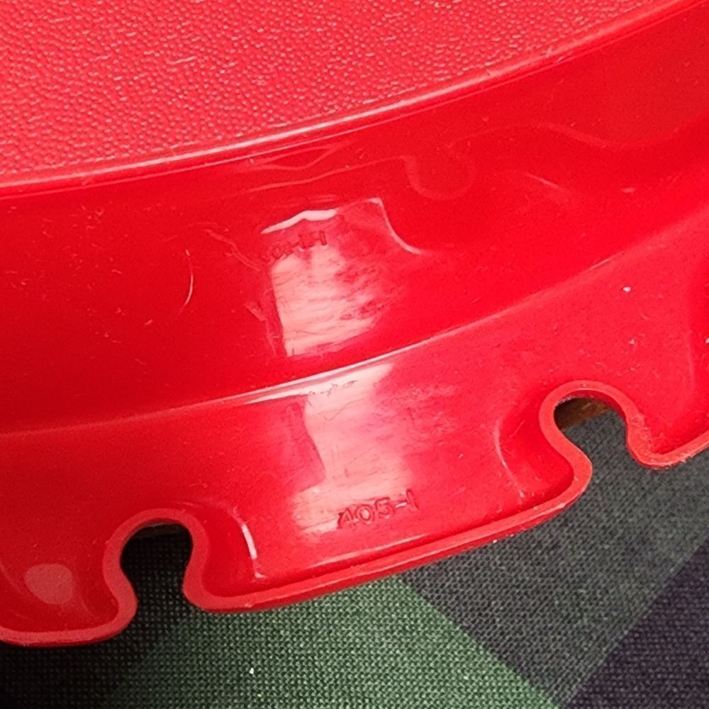 Tupperware Covered serving dish - Picture 5 of 8